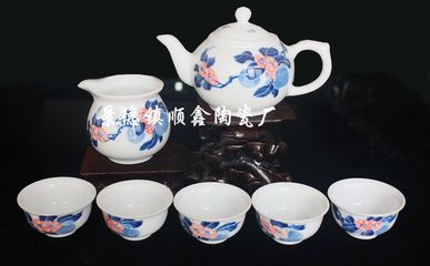 手繪青花瓷茶具 景德鎮(zhèn)匠心傳承與九正品牌的優(yōu)雅融合